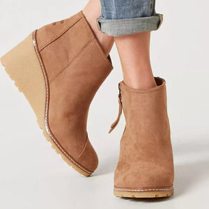 TOMS Avery Wedge Shoe Bootie Size 8